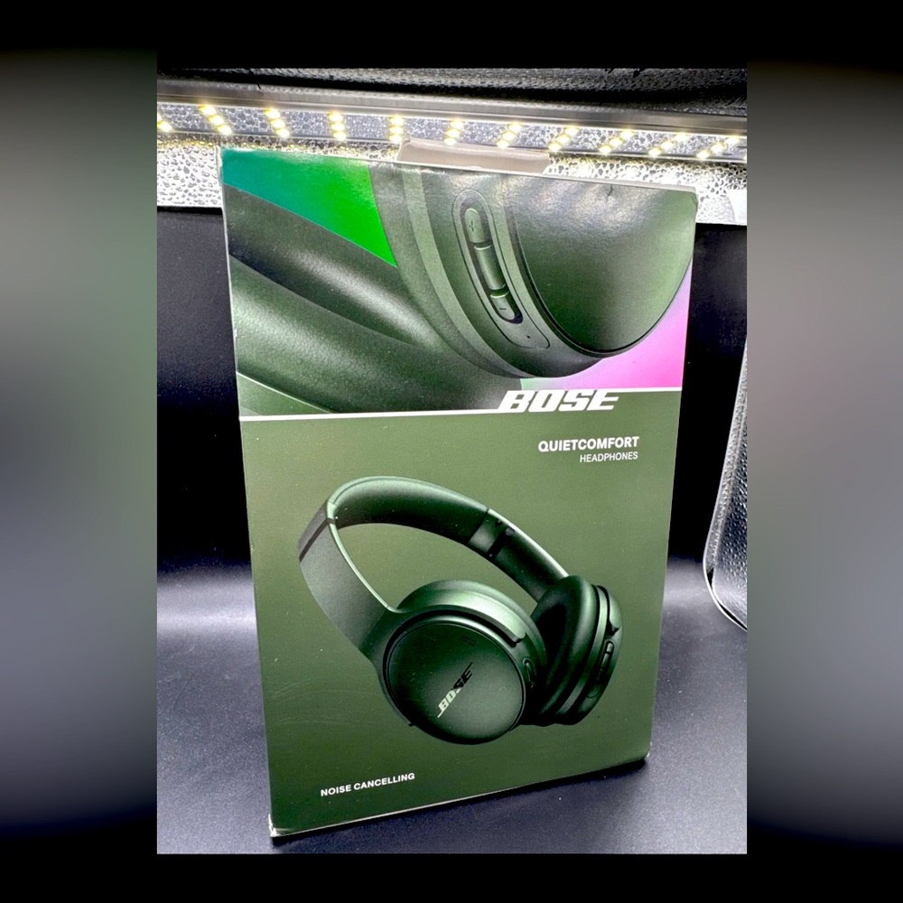 NIB BOSE QUIET COMFORT CYRESS GREEN